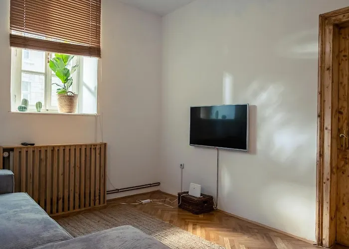 Apartment Cactus Free Parking For A Standard Car *