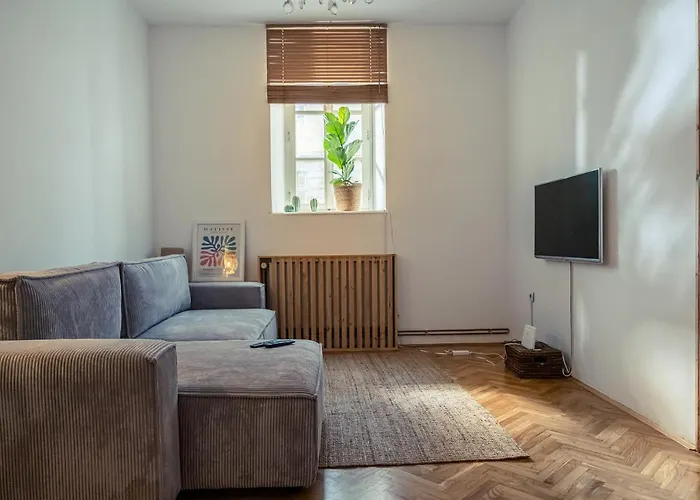 Apartment Cactus Free Parking For A Standard Car *